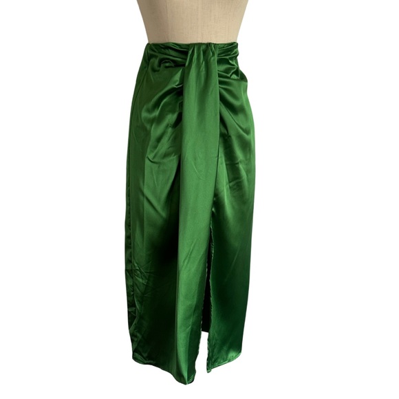 Scoop NYC Dresses & Skirts - NWT Scoop green satin midi skirt - size 0-2
